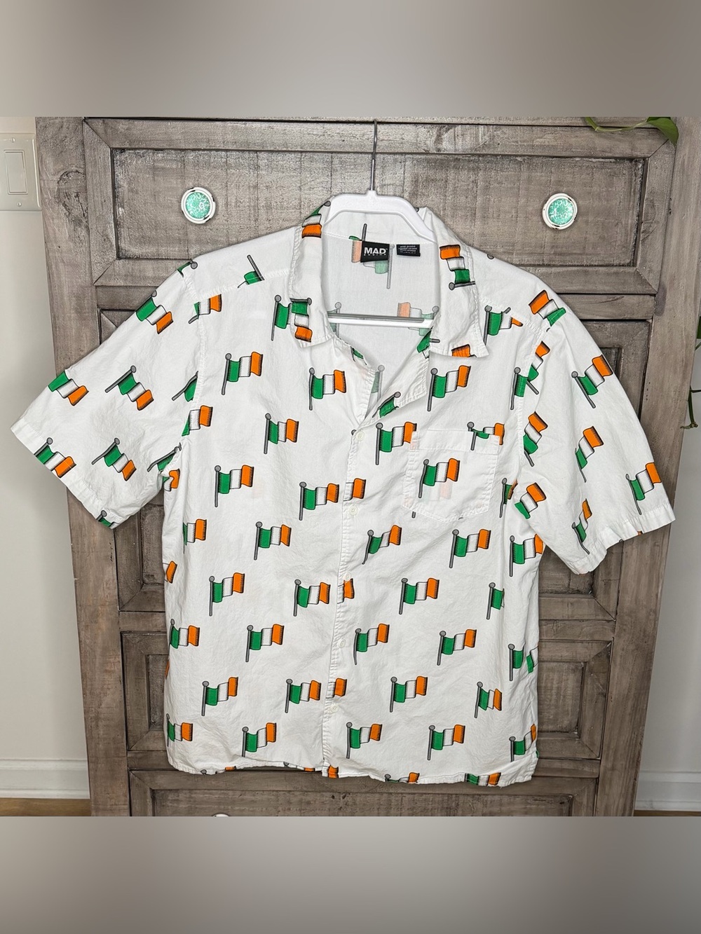 Mad Engine Men’s XL White Irish Flag Cotton Short Sleeve Button-Up